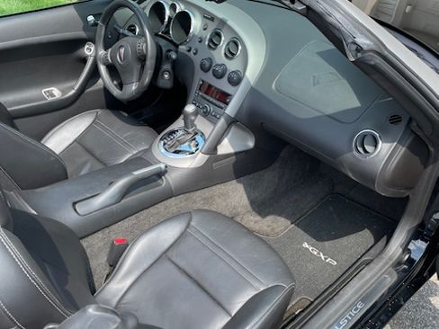 Used 2007 Pontiac Solstice GXP w/ Premium Package RWD image 9