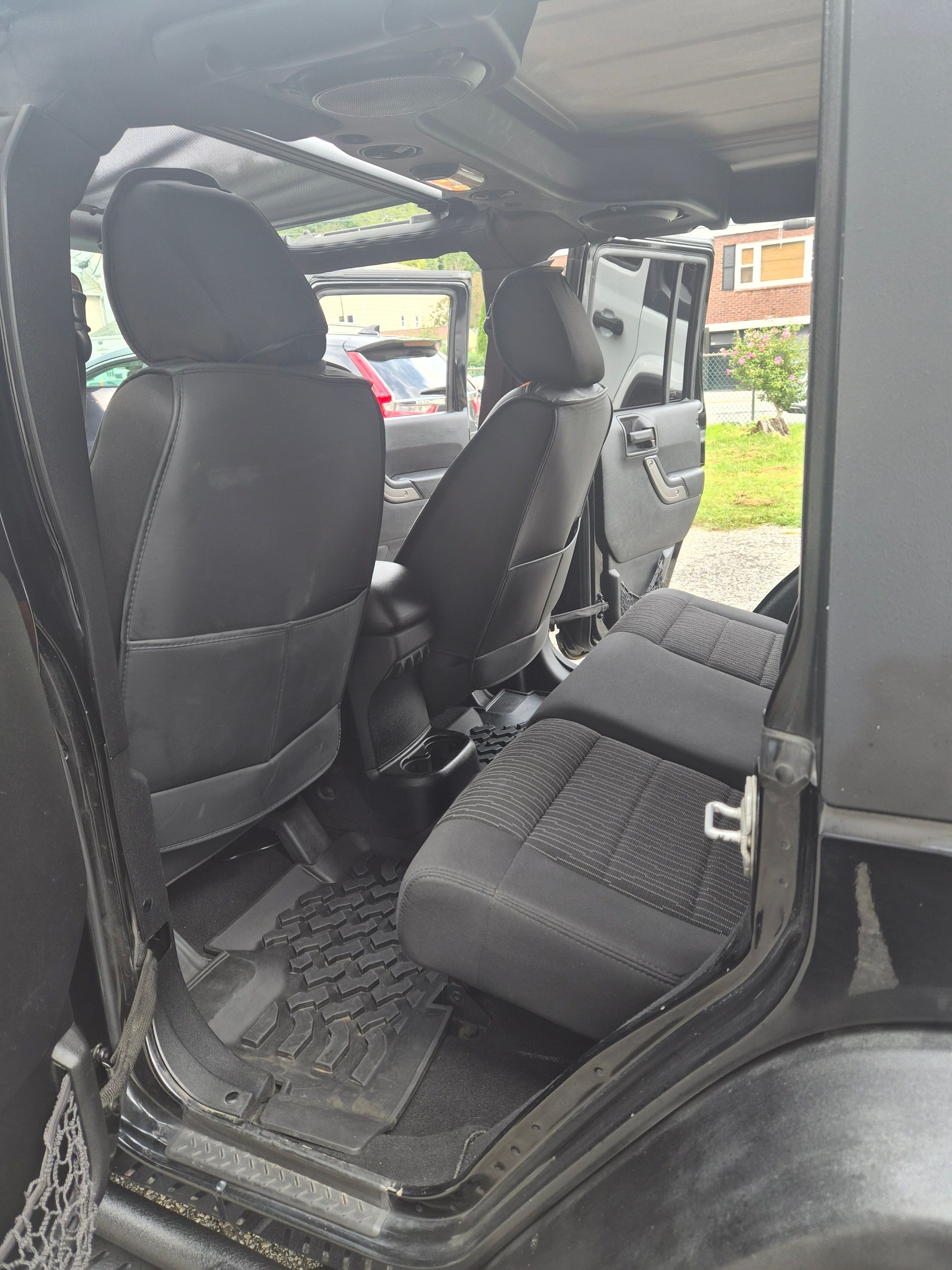 Used 2012 Jeep Wrangler Unlimited Sport AWD/4WD image 23