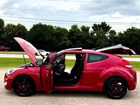 Used 2017 Hyundai Veloster Value Edition FWD image 4