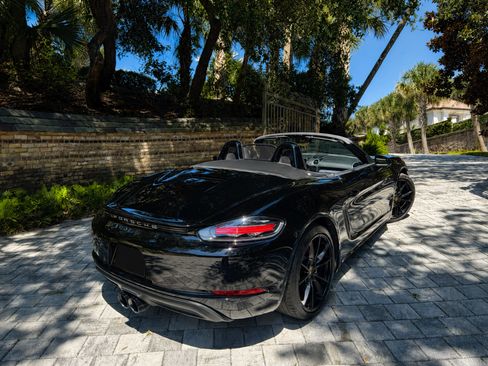 Used 2017 Porsche 718 Boxster S RWD image 16