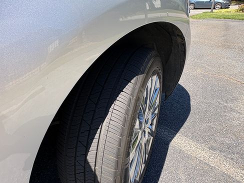 Used 2013 Lincoln MKX FWD image 14