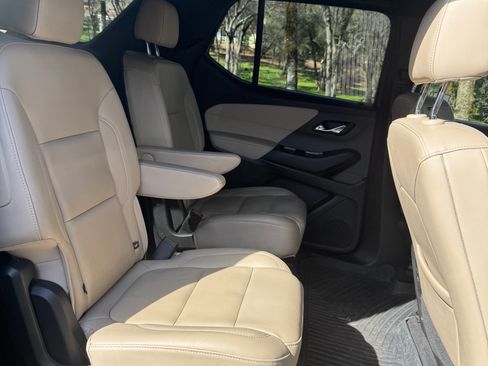 Used 2023 Chevrolet Traverse LT w/ LT Premium Package image 8