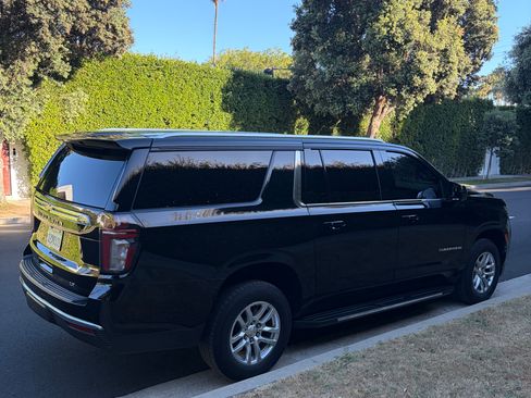 Used 2023 Chevrolet Suburban LT RWD image 8