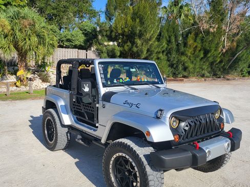 Used 2011 Jeep Wrangler Sahara w/ Mopar Chrome Edition Group image 11