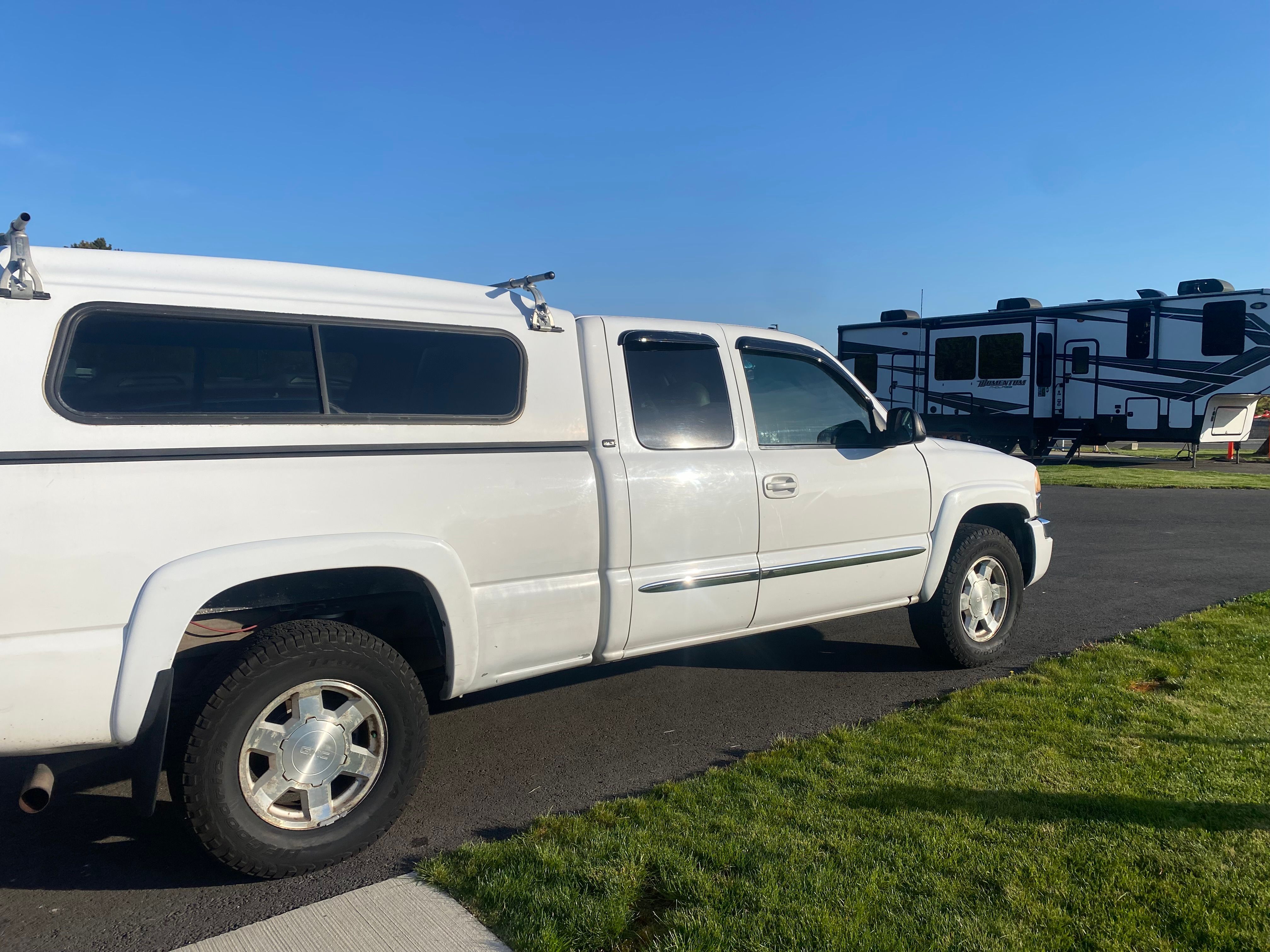 Used 2004 GMC Sierra 1500 SLT w/ Light Duty Power Package AWD/4WD image 1