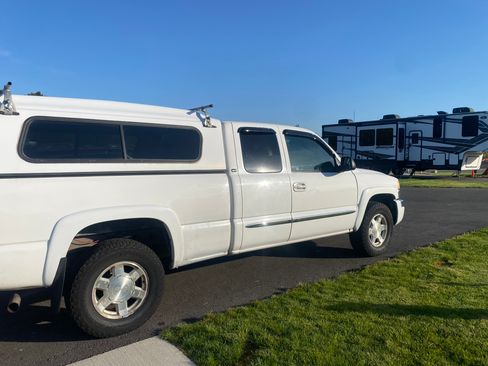Used 2004 GMC Sierra 1500 SLT w/ Light Duty Power Package AWD/4WD image 1