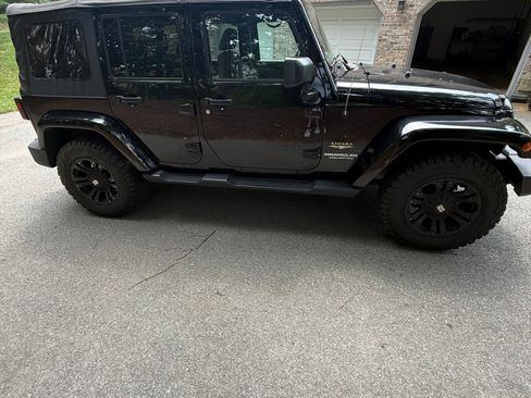 Used 2015 Jeep Wrangler Unlimited Sahara w/ Connectivity Group AWD/4WD image 5