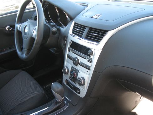 Used 2009 Chevrolet Malibu LT image 12