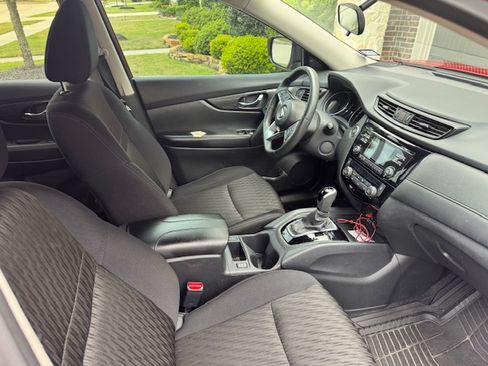 Used 2017 Nissan Rogue SV image 13