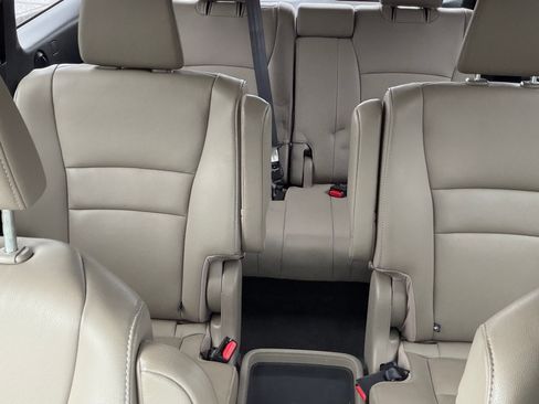 Used 2019 Honda Pilot Touring image 9