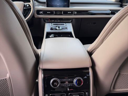 Used 2023 Lincoln Aviator AWD w/ Premium Package image 13