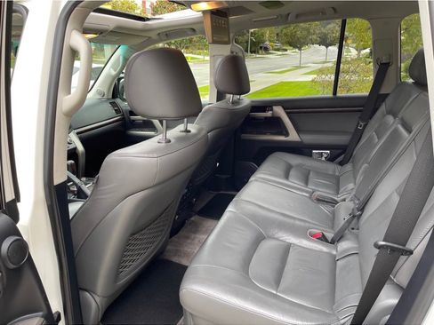Used 2011 Toyota Land Cruiser image 13