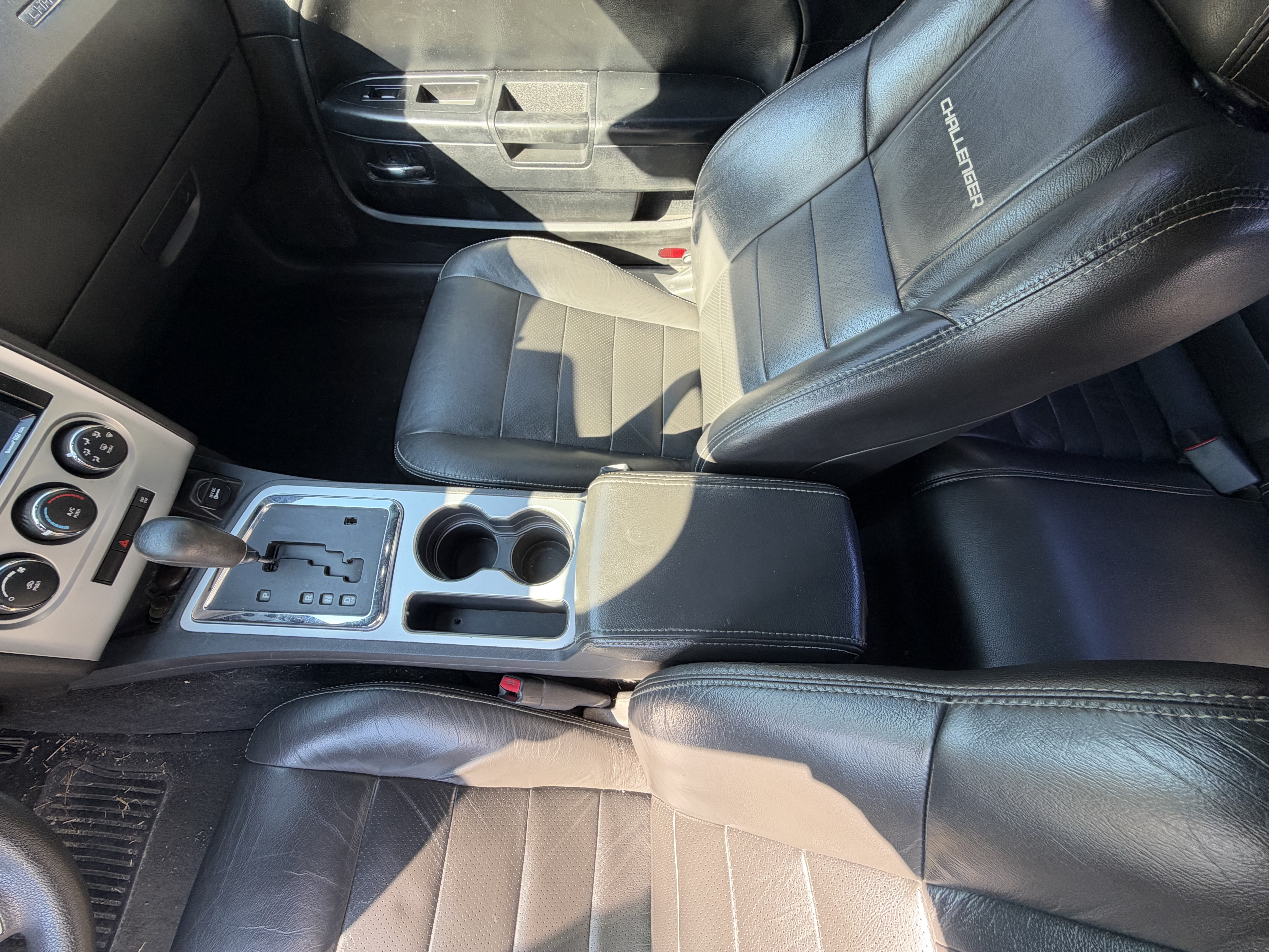 Used 2010 Dodge Challenger SE RWD image 16