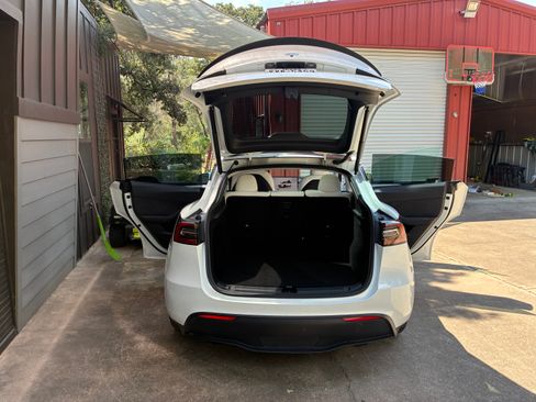 Used 2023 Tesla Model Y Performance AWD/4WD image 14