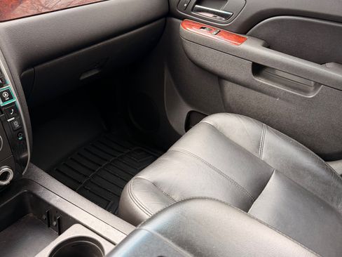 Used 2011 Chevrolet Silverado 3500 LTZ w/ LTZ Plus Package image 12