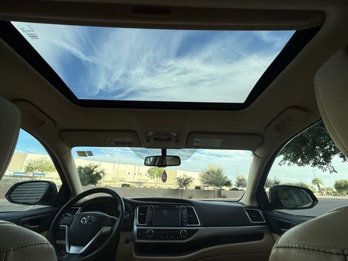 Used 2015 Toyota Highlander XLE image 9