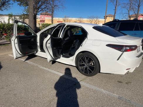 Used 2021 Toyota Camry SE image 8