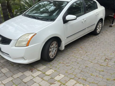 Used 2010 Nissan Sentra 2.0 S image 2