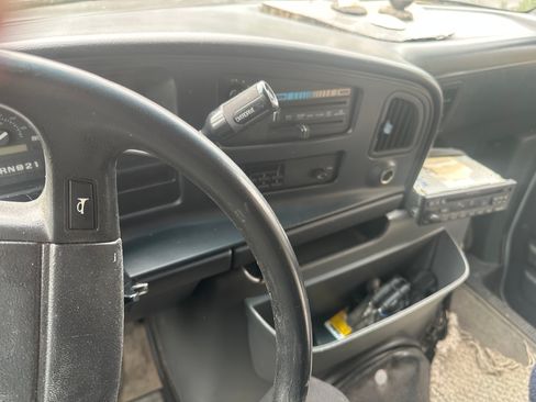 Used 1995 Ford E-150 and Econoline 150 image 13