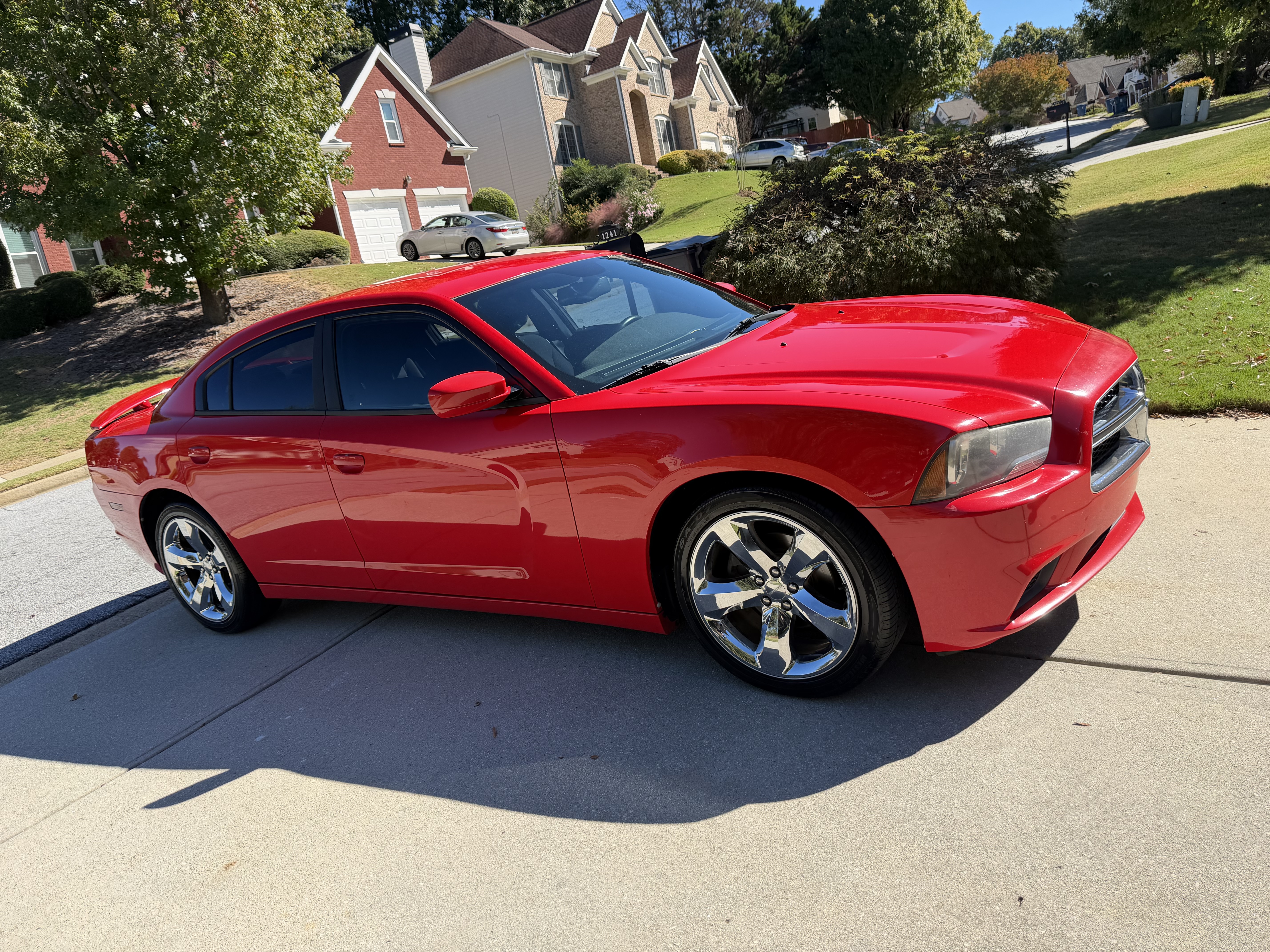 Used 2014 Dodge Charger SE RWD image 1