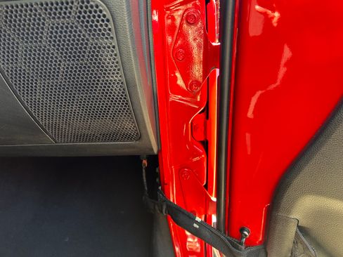 Used 2012 Jeep Wrangler Unlimited Sahara image 15