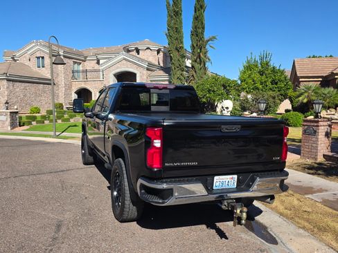 Used 2020 Chevrolet Silverado 2500 LTZ w/ LTZ Plus Package image 11