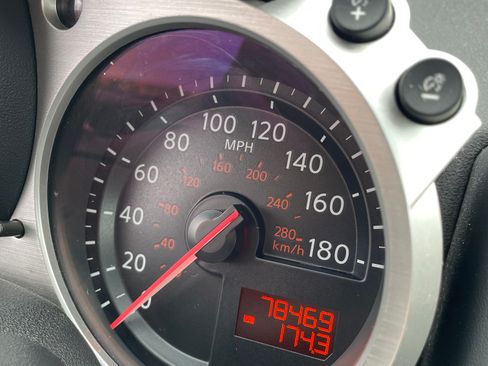 Used 2010 Nissan 370Z Touring w/ Sport Pkg RWD image 20