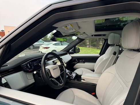 Used 2024 Land Rover Range Rover Sport SE AWD/4WD image 4