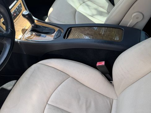 Used 2009 Mercedes-Benz E 550 Sedan image 26