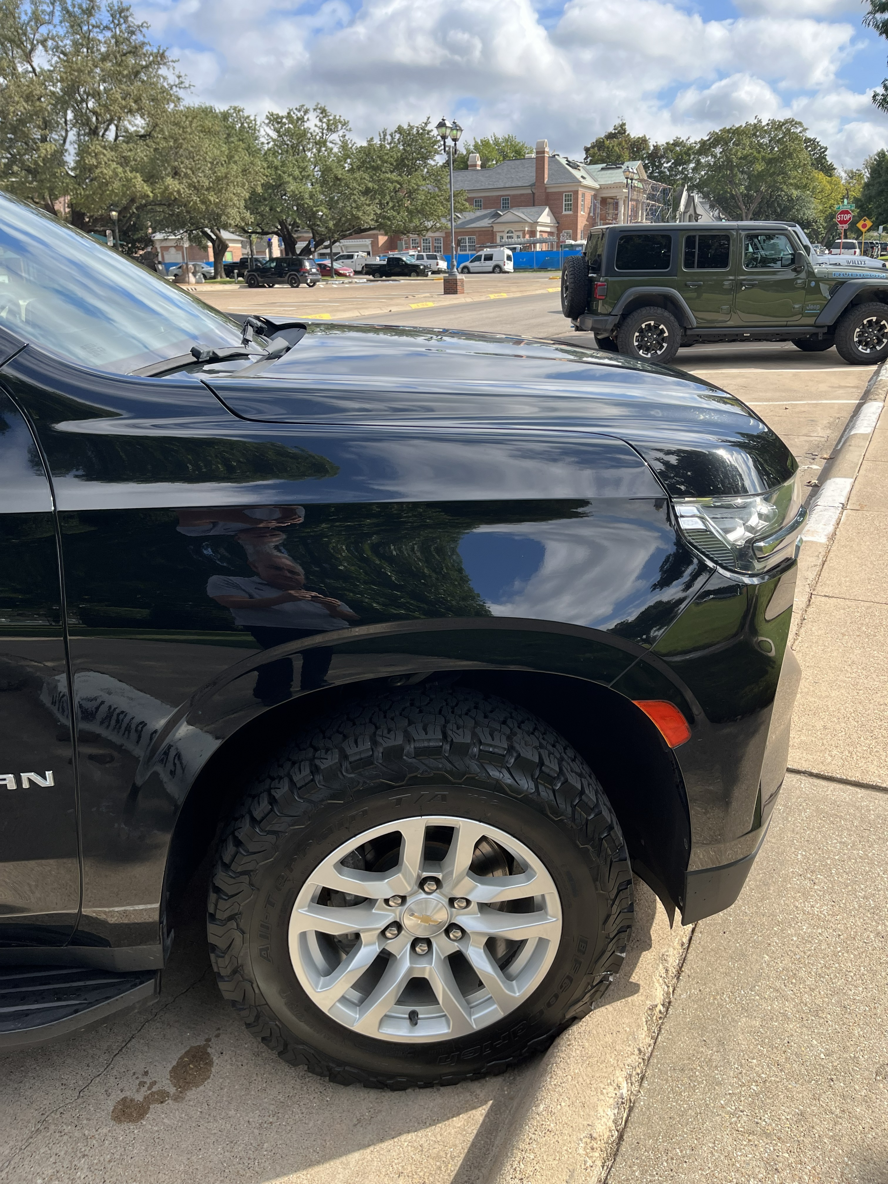 Used 2022 Chevrolet Suburban LT AWD/4WD image 17