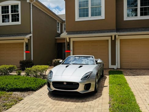 Used 2019 Jaguar F-TYPE R-Dynamic RWD image 10