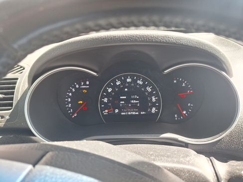 Used 2014 Kia Sorento EX FWD image 2