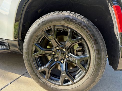 Used 2024 Jeep Wagoneer Series II w/ Convenience Group I image 12