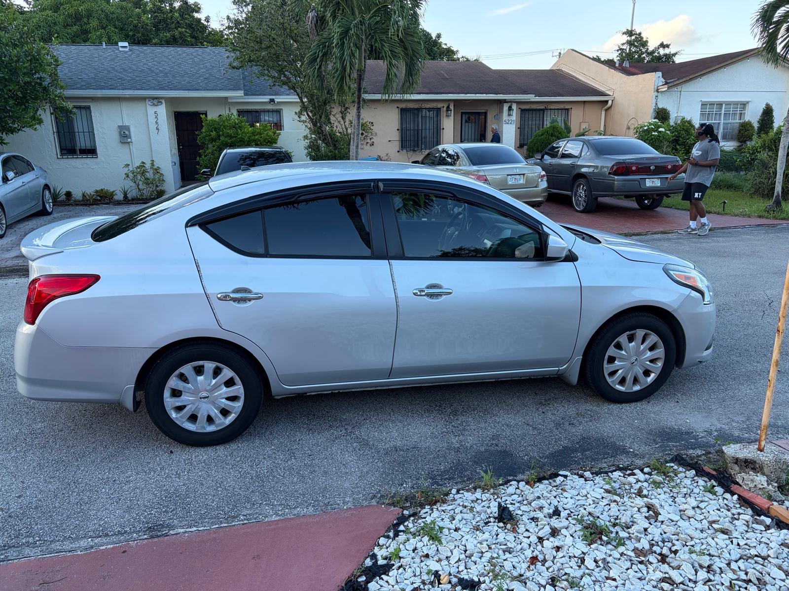 Used 2019 Nissan Versa SV FWD image 4