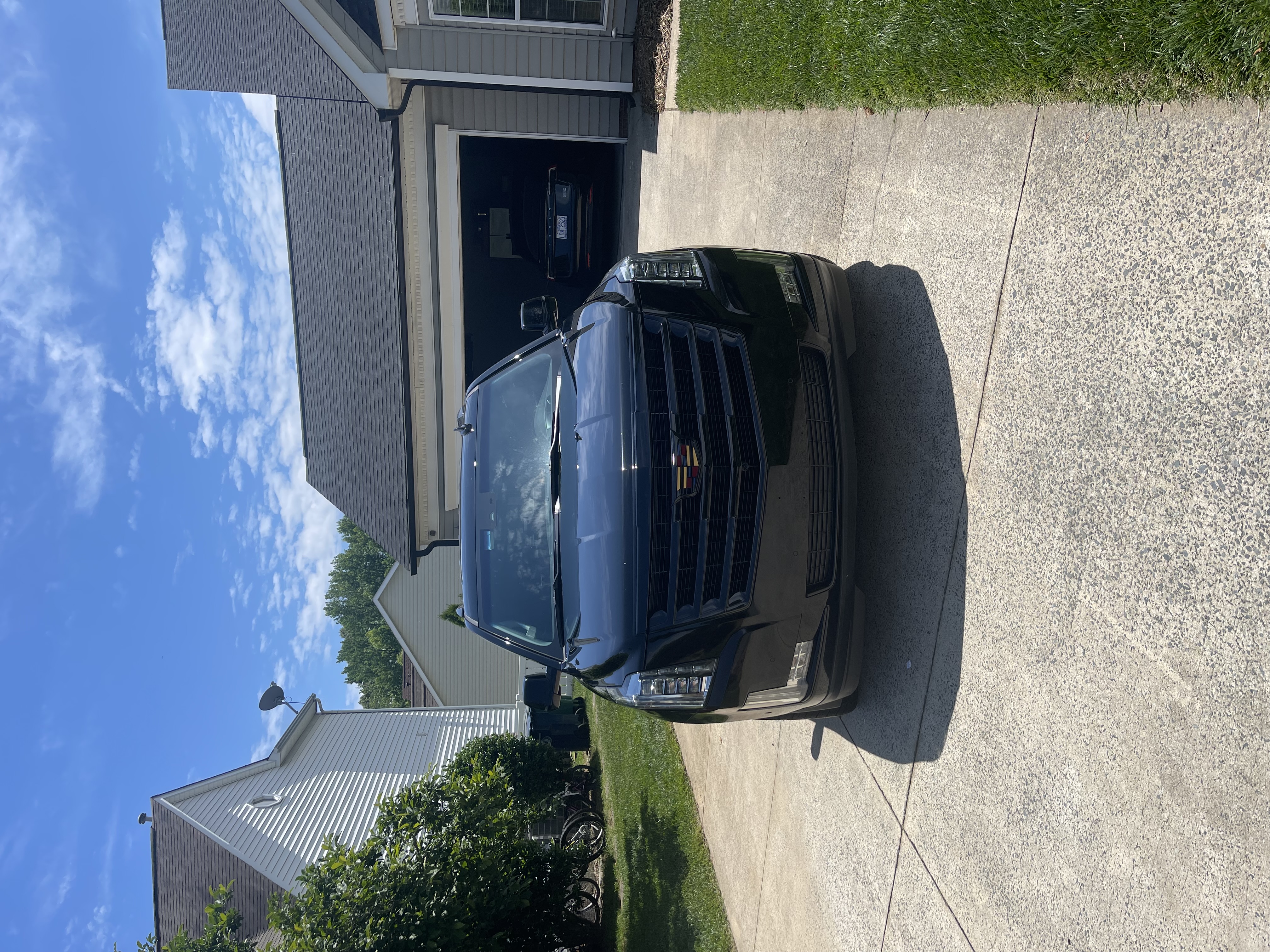 Used 2019 Cadillac Escalade Luxury AWD/4WD image 1
