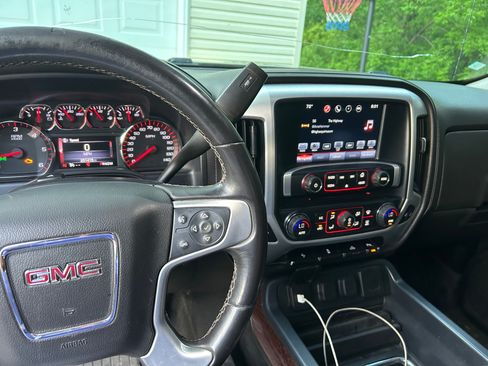 Used 2016 GMC Sierra 1500 SLE w/ SLE Value Package AWD/4WD image 2