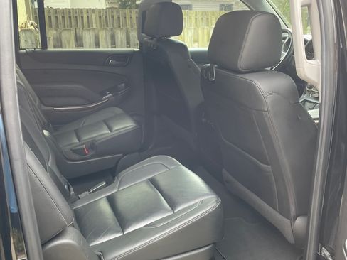 Used 2019 Chevrolet Suburban LT image 12