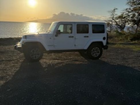 Used 2015 Jeep Wrangler Unlimited Rubicon w/ Connectivity Group image 17