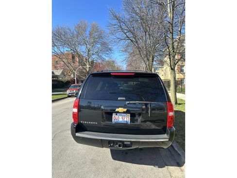 Used 2014 Chevrolet Suburban LTZ image 2