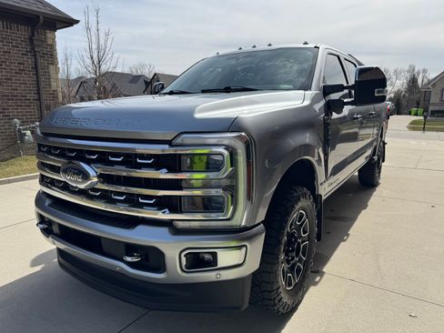 Used 2024 Ford F250 Platinum image 2
