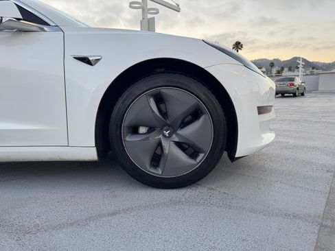 Used 2020 Tesla Model 3 Standard Range Plus RWD image 14