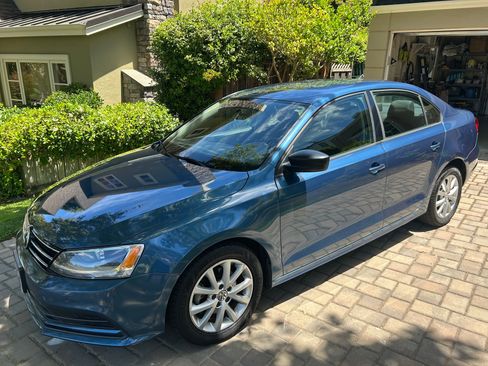 Used 2015 Volkswagen Jetta SE FWD image 1