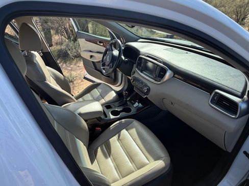 Used 2018 Kia Sorento EX image 9