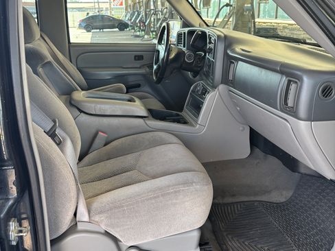 Used 2006 Chevrolet Avalanche LS w/ Sun And Sound Package image 8