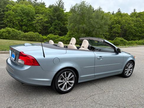 Used 2012 Volvo C70 T5 FWD image 2