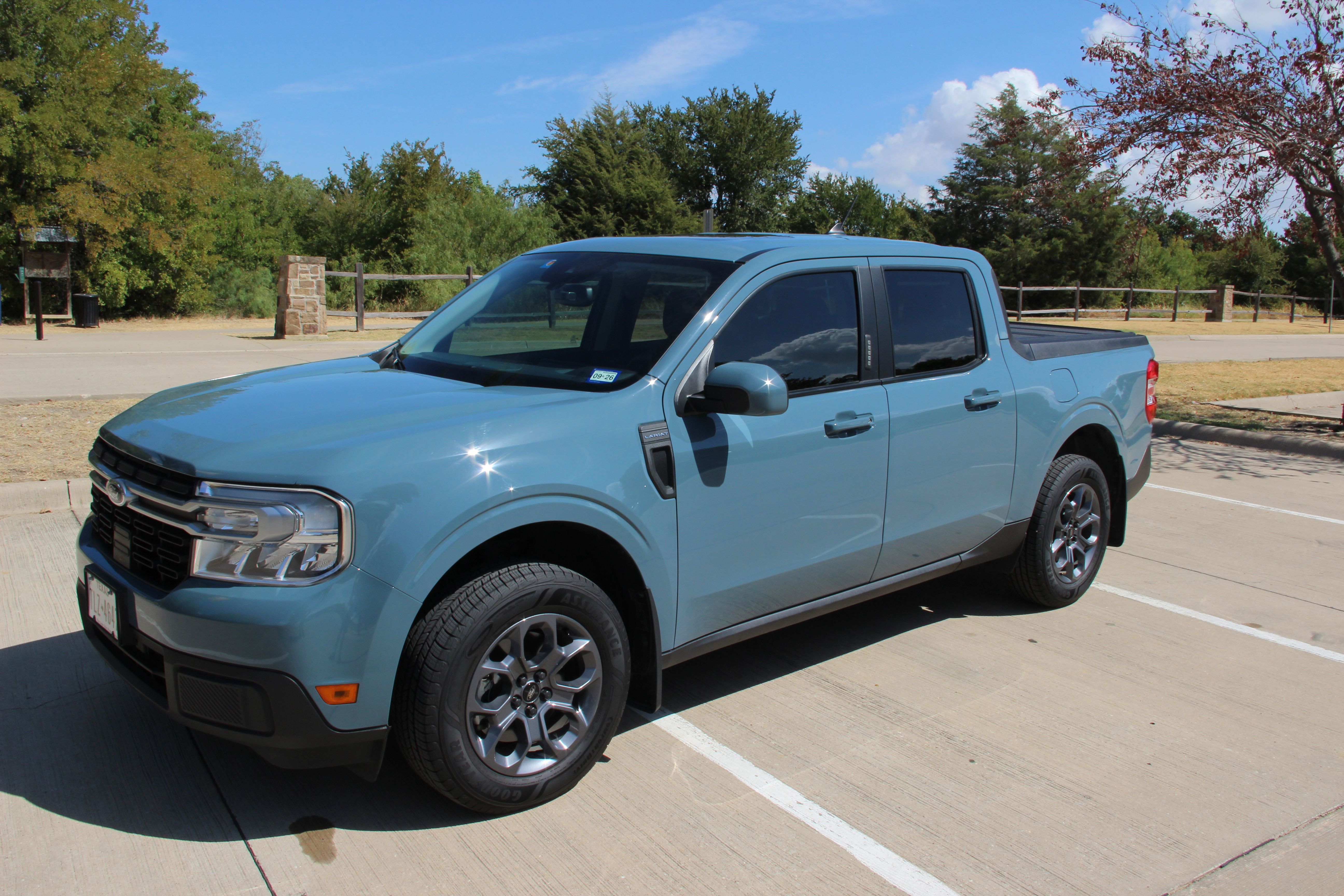 Used 2023 Ford Maverick Lariat w/ Lariat Luxury Package FWD image 2