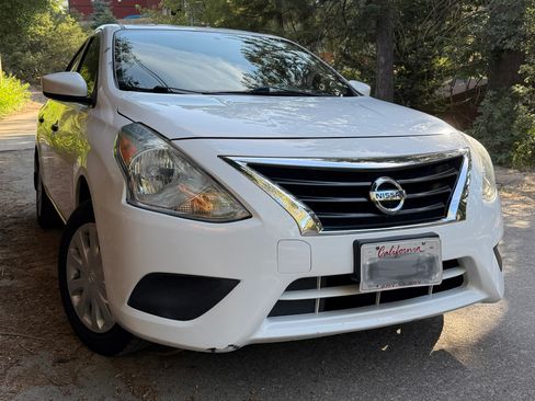 Used 2017 Nissan Versa S FWD image 2