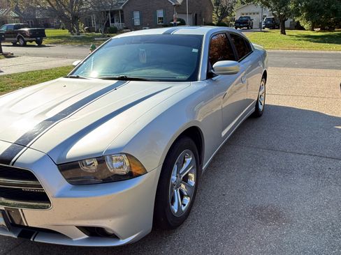 Used 2012 Dodge Charger SXT w/ Rallye Appearance Group image 8