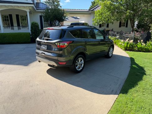 Used 2018 Ford Escape SE FWD image 5