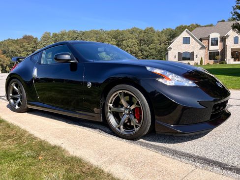 Used 2013 Nissan 370Z NISMO w/ Bose Pkg image 2